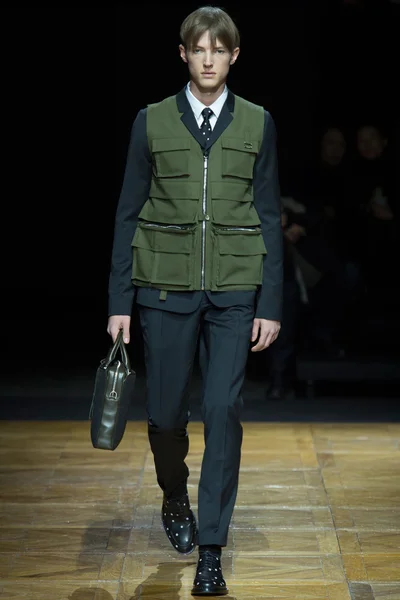 Look 25